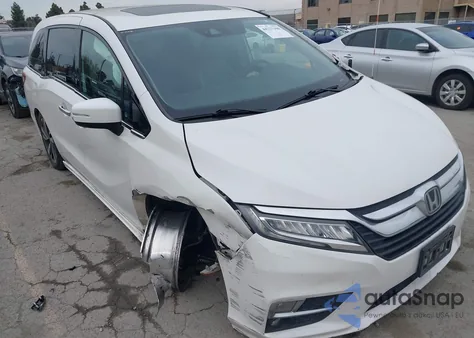 2018 Honda Odyssey Elite z USA, uszkodzony, nr VIN 5FNRL6H96JB050067
